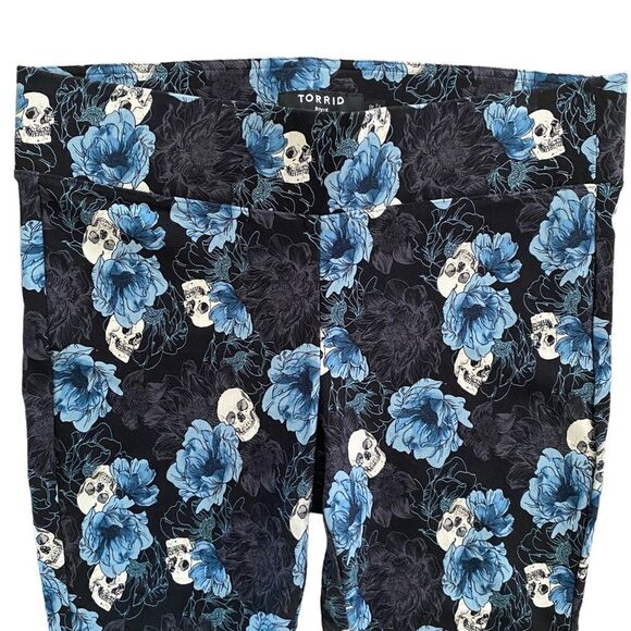 Torrid | Pixie Skull Floral Leggings, Size 2R - Picture 4 of 7